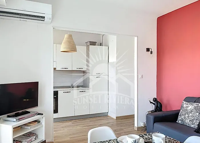 L'aiglon Airco In The Town Center For 4 By Sunset Antibes