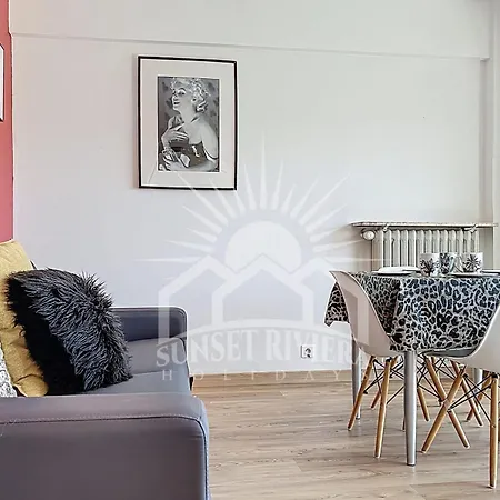 L'aiglon Airco In The Town Center For 4 By Sunset