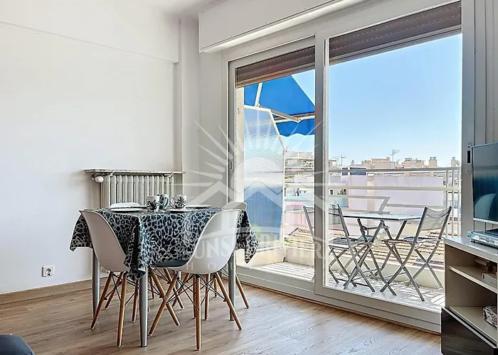 L'aiglon Airco In The Town Center For 4 By Sunset Daire Antibes